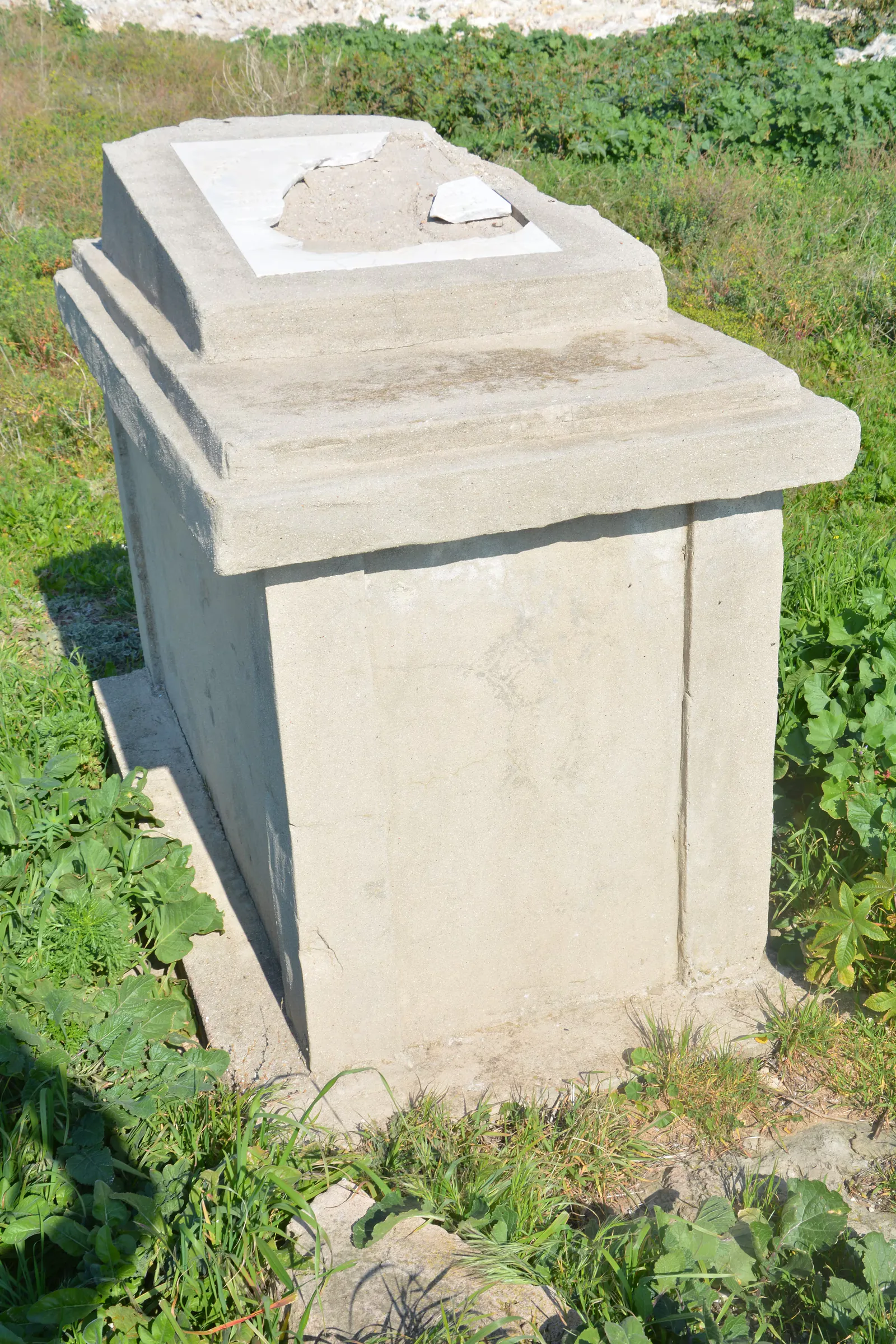 Tomb A1 for Renée BENISTE, photograph 5 at the Jewish Cemetery of Saida