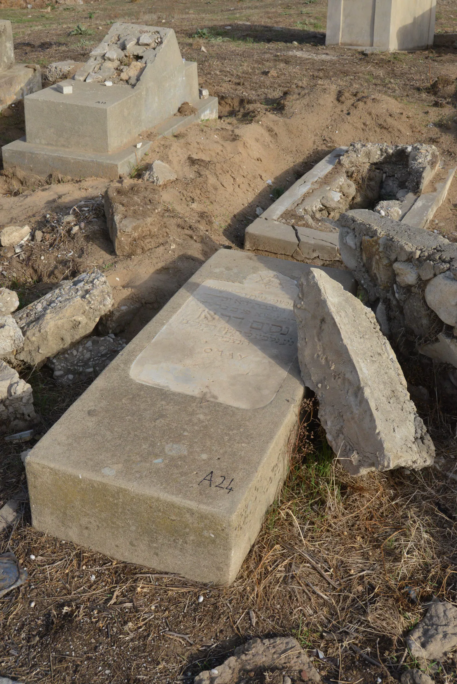 Tomb A24 for Nessim DAHAN, photograph 5 at the Jewish Cemetery of Saida