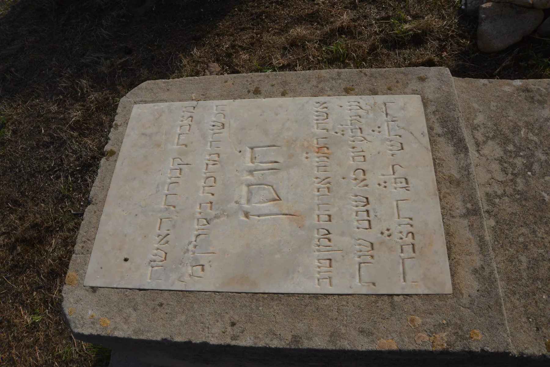 Tomb A27 for Hussen SIMANTOV, photograph 2 at the Jewish Cemetery of Saida