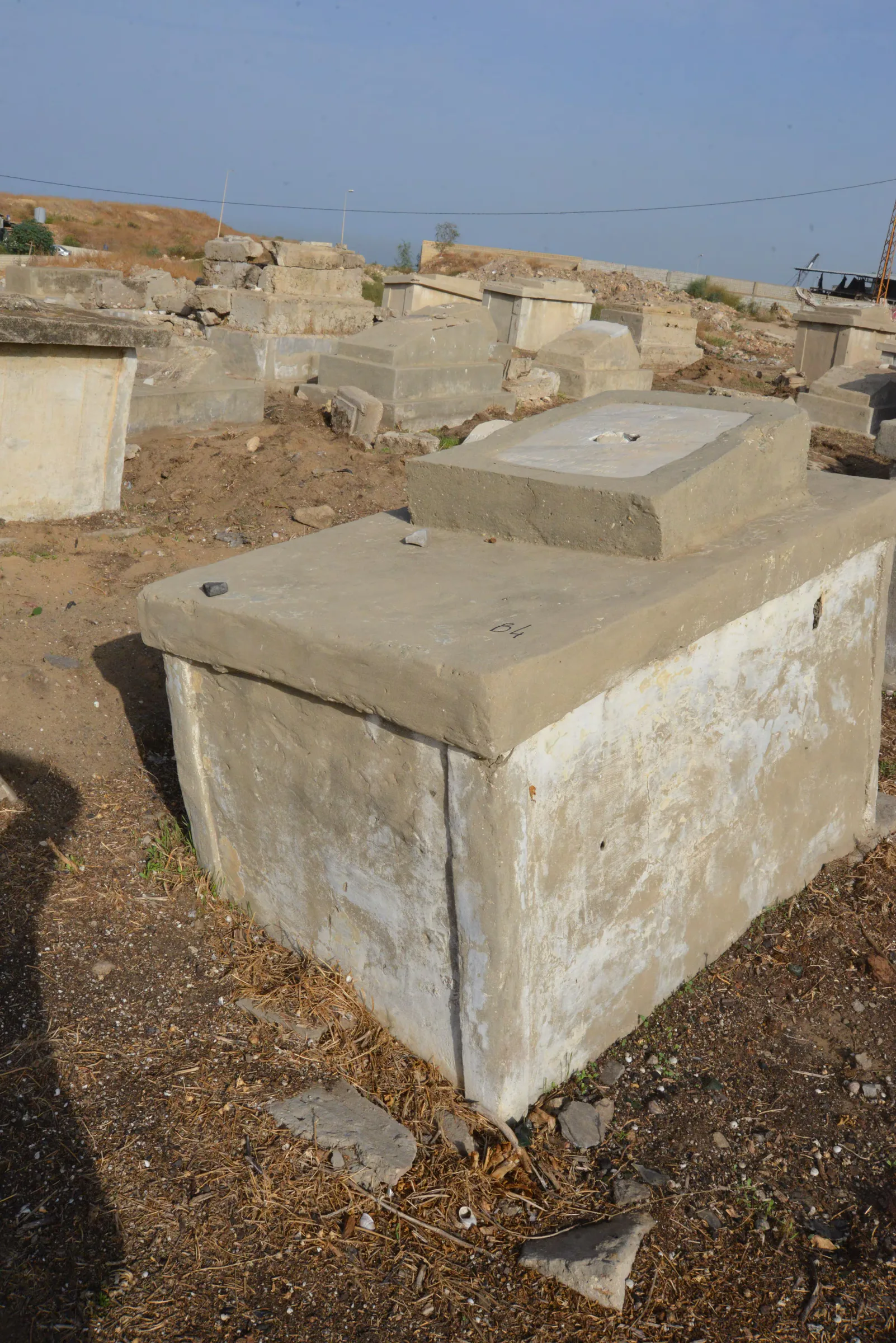 Tomb B4 for Chlomo Salim LEVY BASSAL, photograph 6 at the Jewish Cemetery of Saida