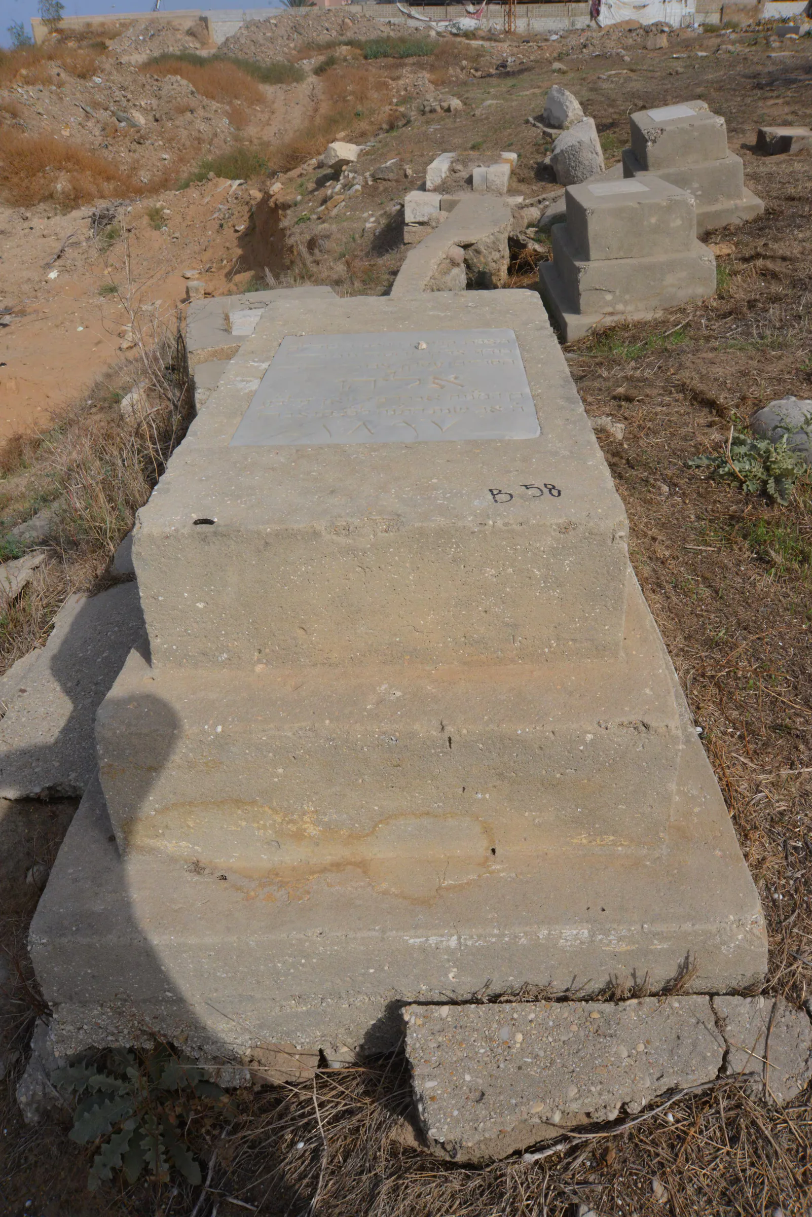 Tomb B58 for Elyahou Rav DIWAN, photograph 3 at the Jewish Cemetery of Saida
