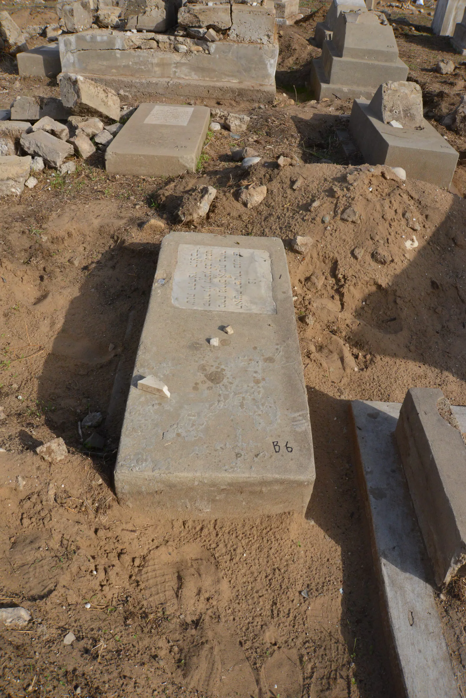 Tomb B6 for Miryam SROUR, photograph 4 at the Jewish Cemetery of Saida