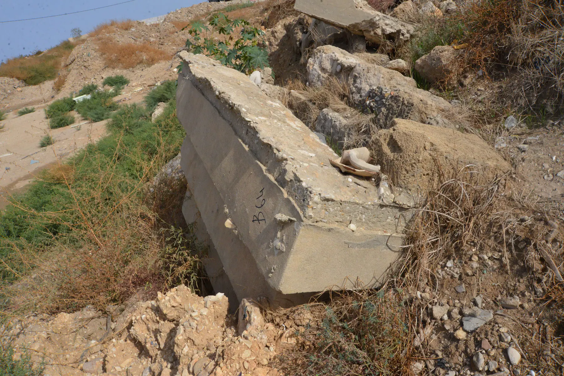 Tomb B64 for Yehuda BENISTE, photograph 2 at the Jewish Cemetery of Saida