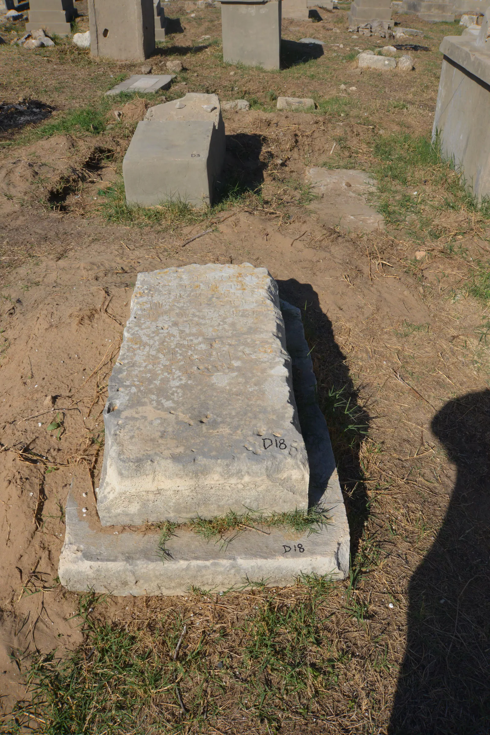 Tomb D18 for Mazal TAM, photograph 3 at the Jewish Cemetery of Saida