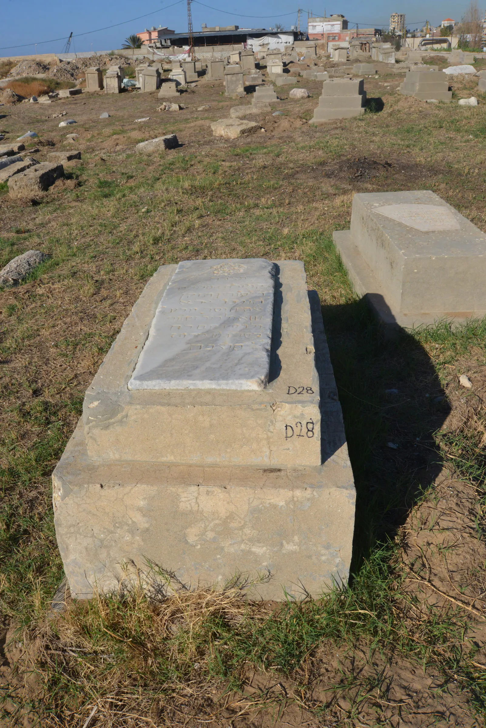 Tomb D28 for Chaoul ZEITOUNI, photograph 4 at the Jewish Cemetery of Saida