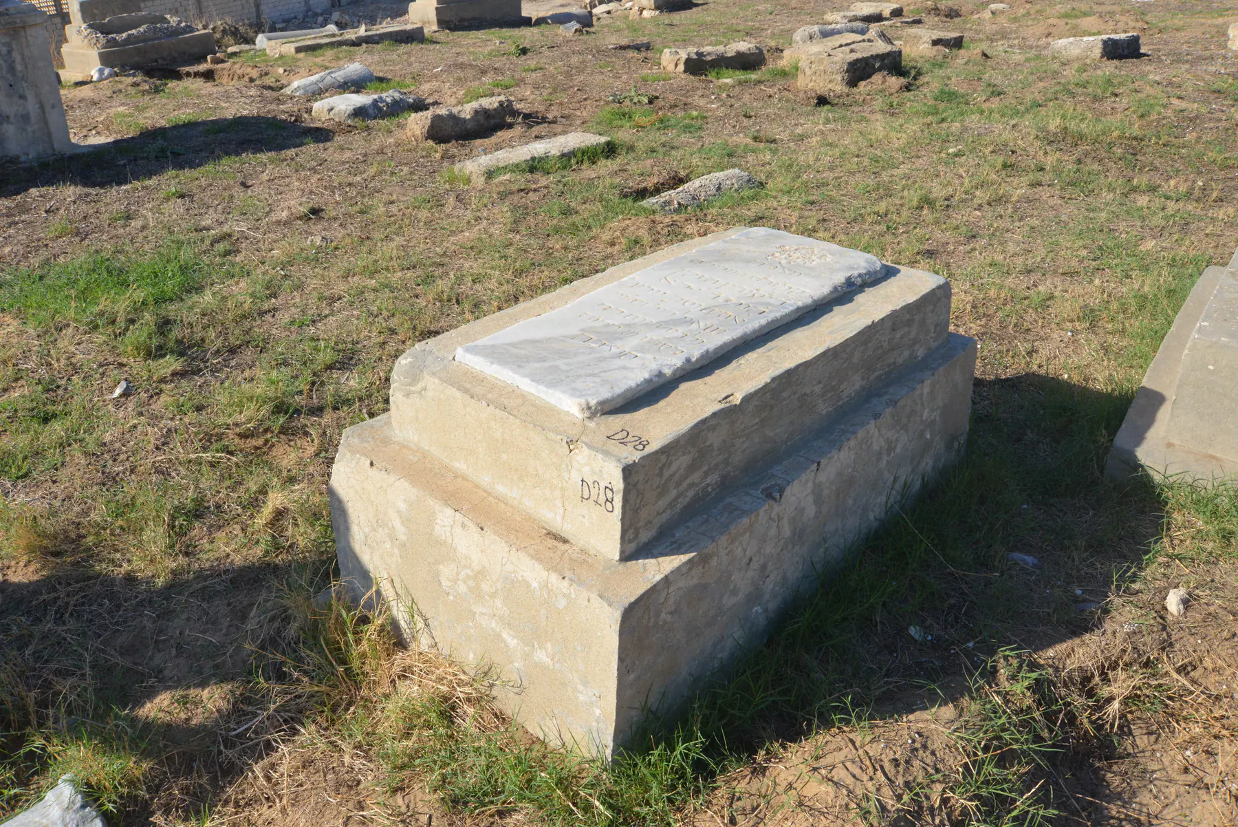 Tomb D28 for Chaoul ZEITOUNI, photograph 5 at the Jewish Cemetery of Saida