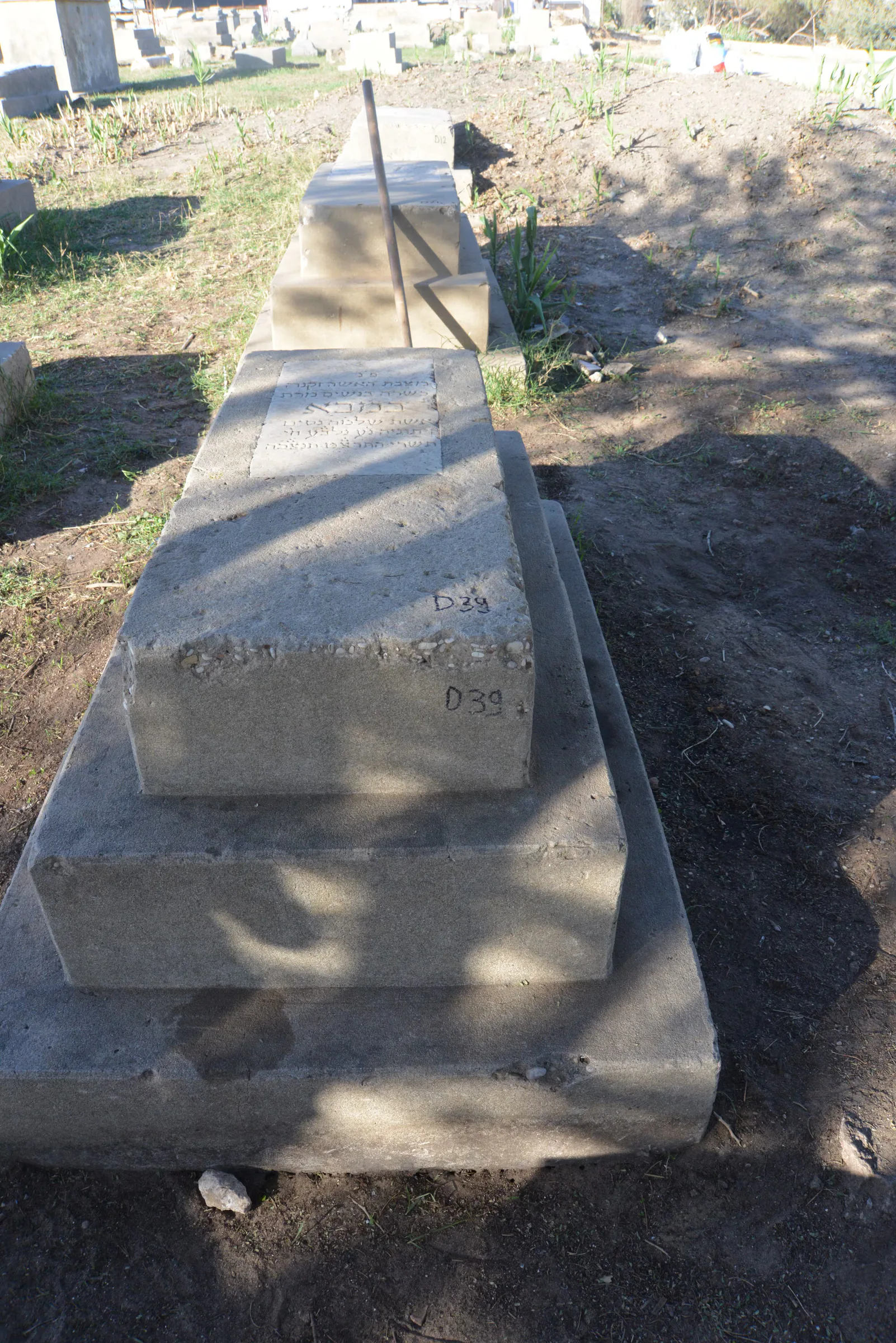 Tomb D39 for Bamba ZEITOUNI, photograph 4 at the Jewish Cemetery of Saida