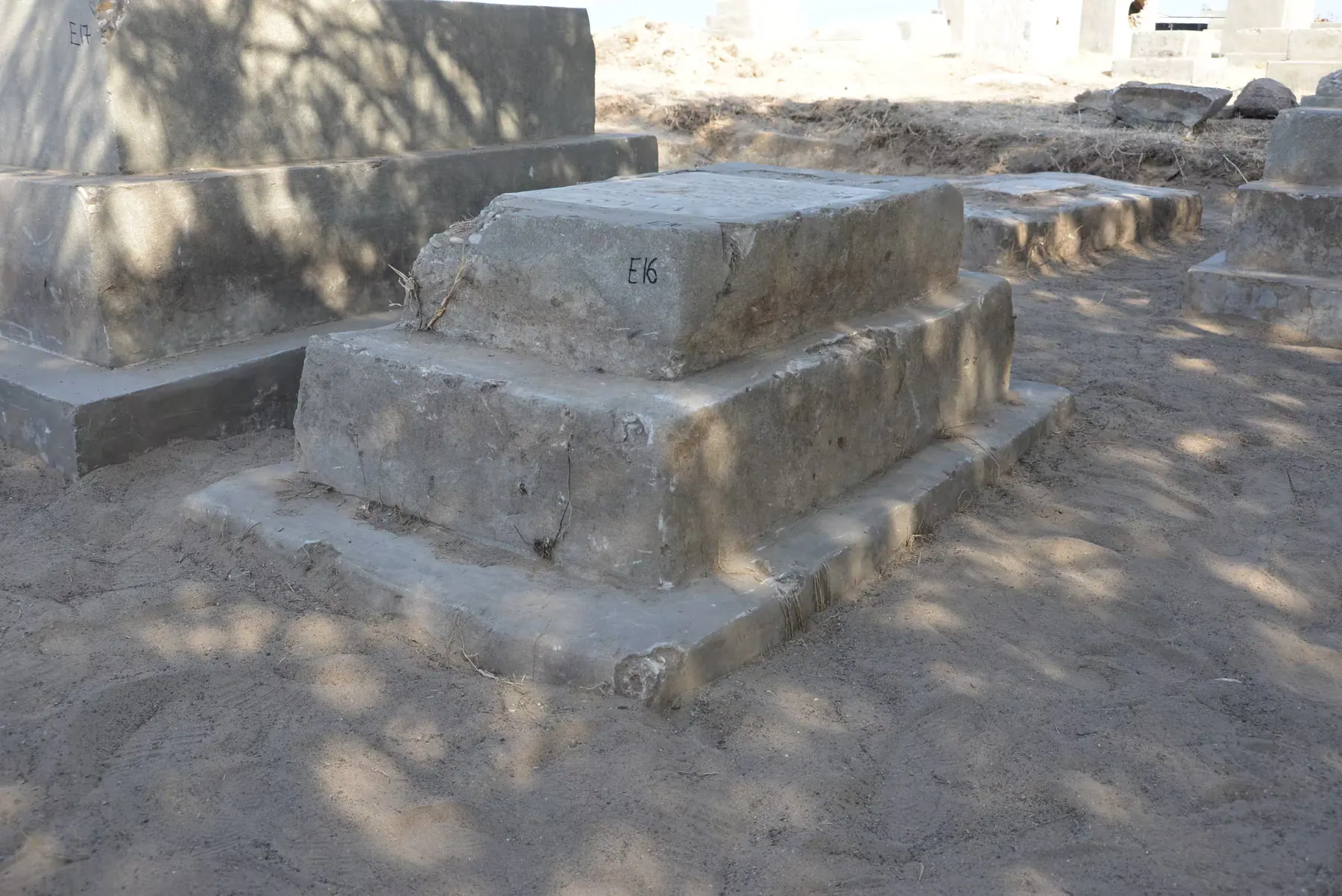 Tomb E16 for Esther PARIENTE, photograph 5 at the Jewish Cemetery of Saida