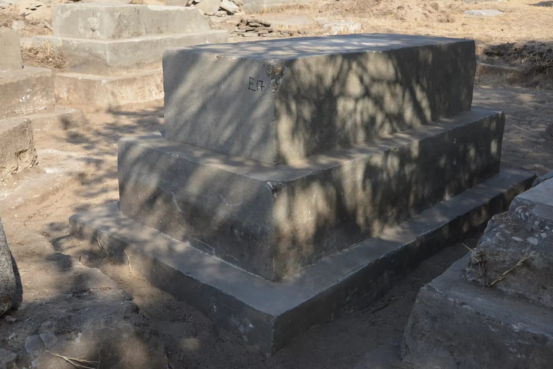 Tomb E17 for Lea ZEITOUNI, photograph 5 at the Jewish Cemetery of Saida