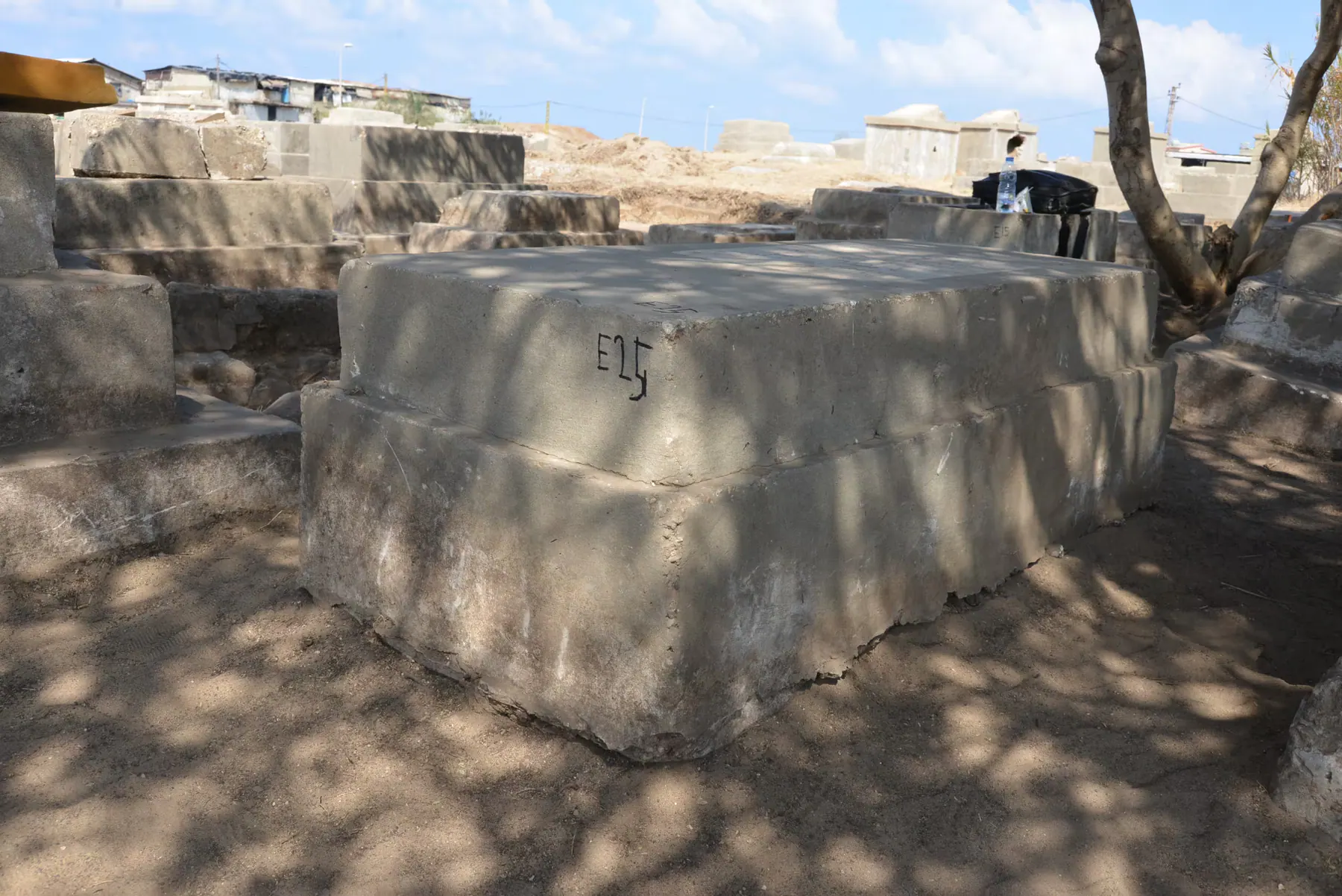 Tomb E25 for Efraim NIGRI, photograph 5 at the Jewish Cemetery of Saida
