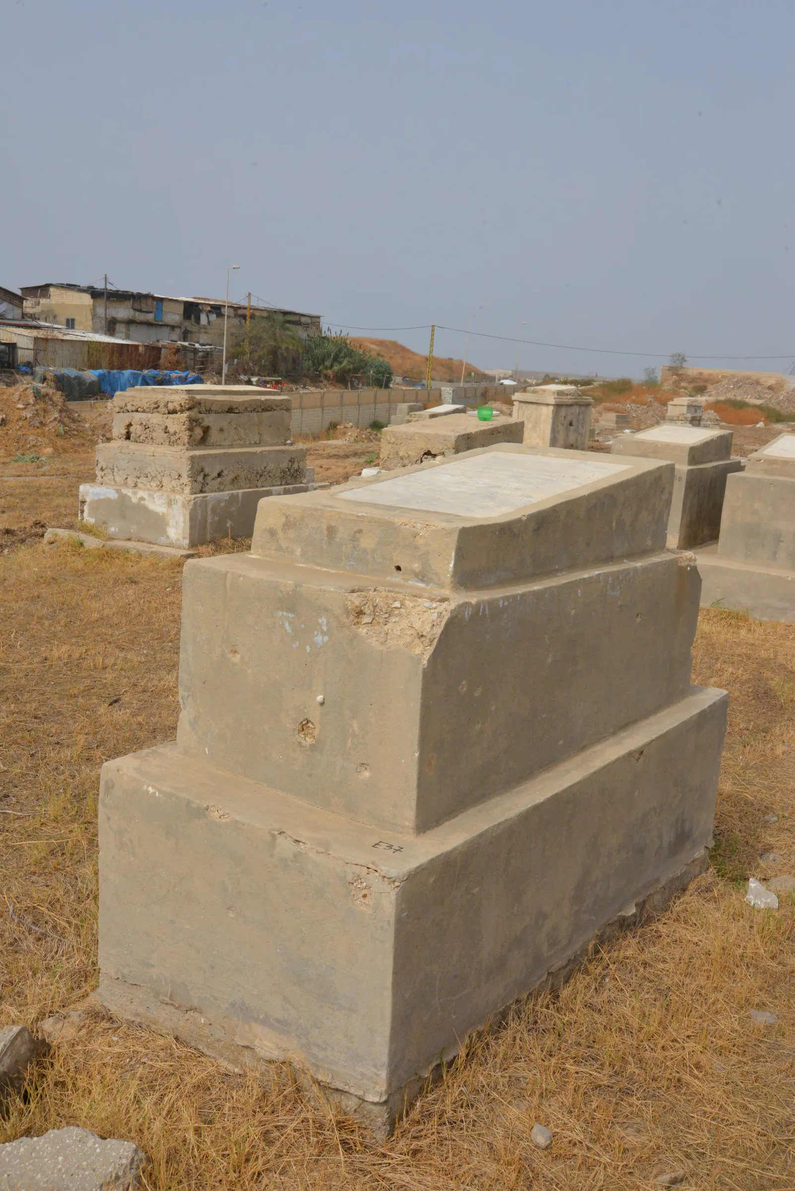 Tomb E37 for Yomtov POLITI, photograph 4 at the Jewish Cemetery of Saida