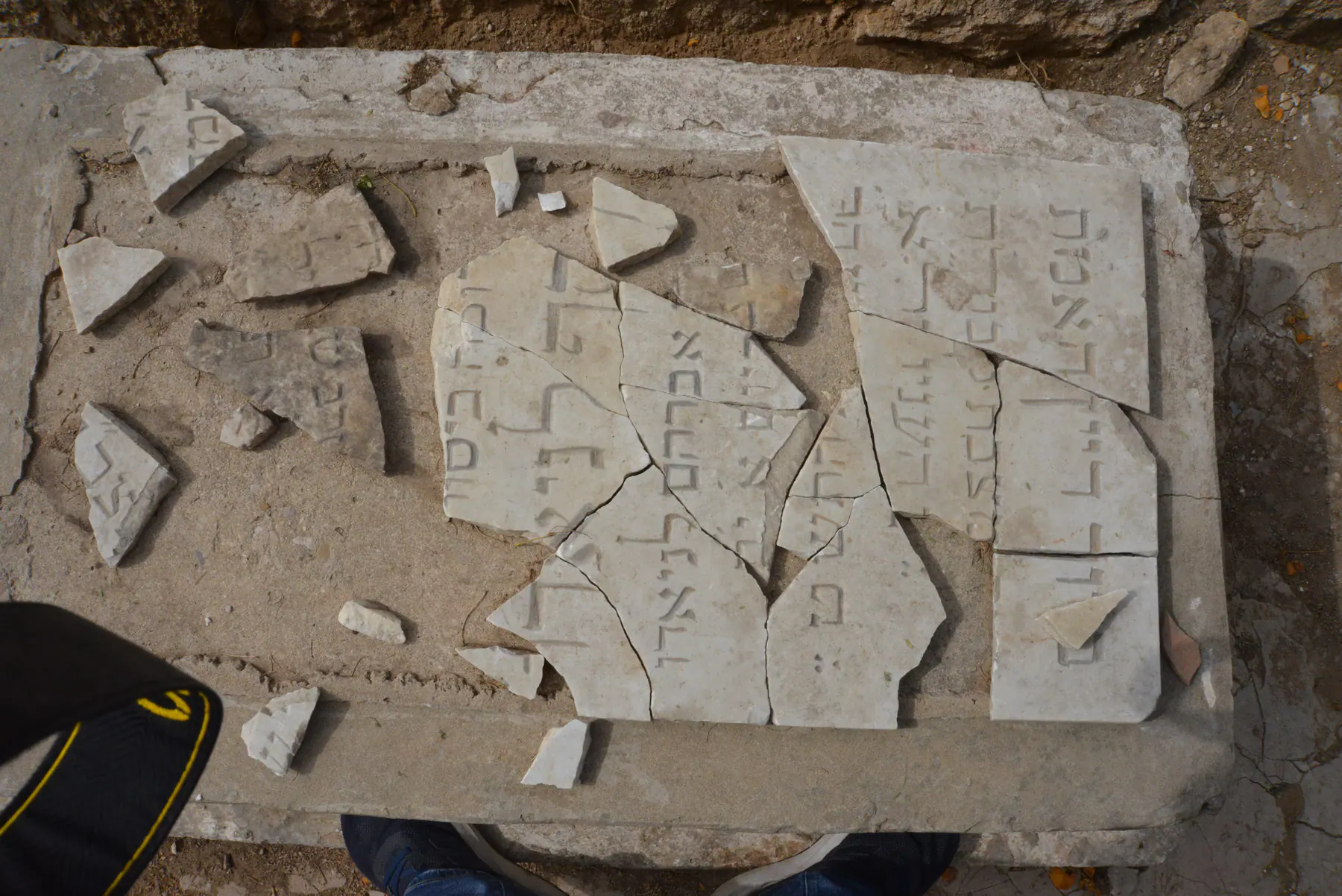 Tomb E54 for Youssef LINIADO, photograph 2 at the Jewish Cemetery of Saida