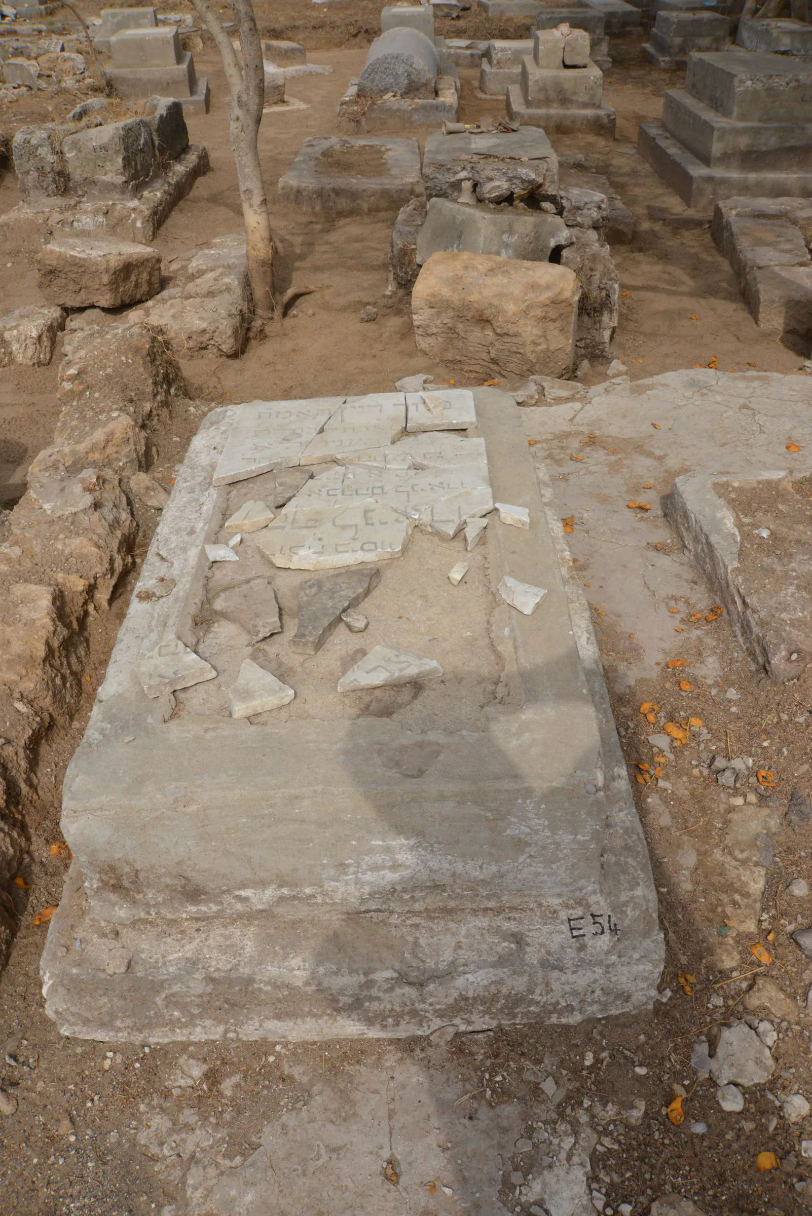 Tomb E54 for Youssef LINIADO, photograph 3 at the Jewish Cemetery of Saida