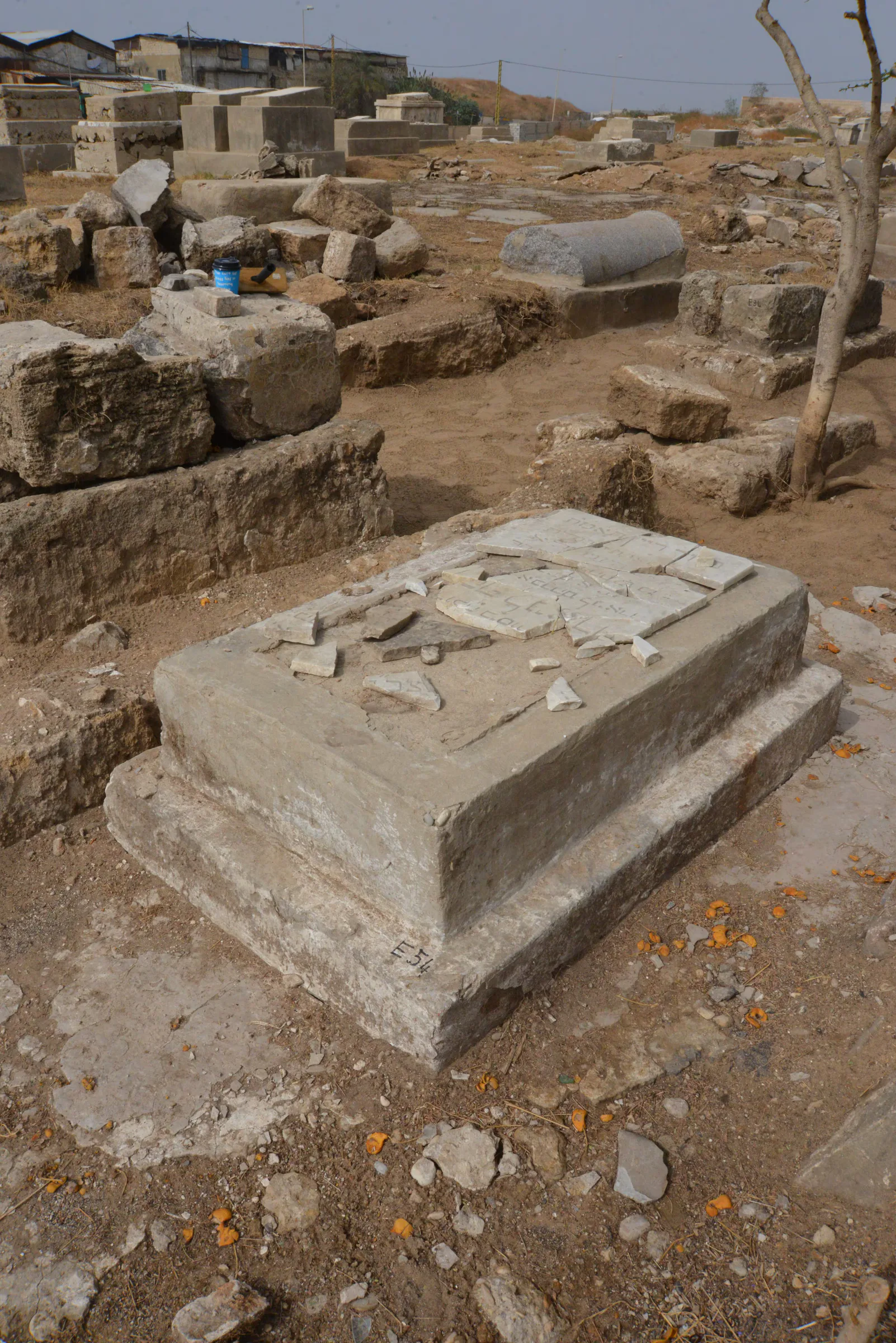 Tomb E54 for Youssef LINIADO, photograph 4 at the Jewish Cemetery of Saida