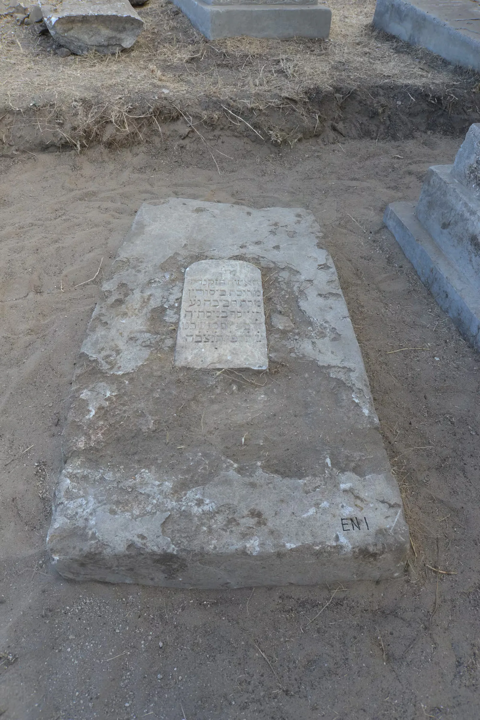 Tomb EN1 for Habiba BENISTE, photograph 3 at the Jewish Cemetery of Saida