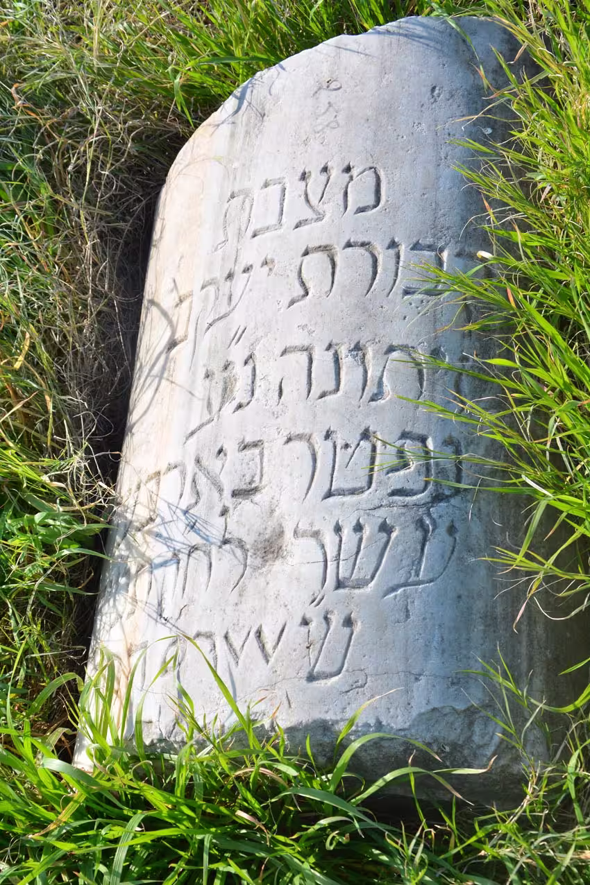 Tomb D42 for Yaacoub ZEITOUNI at the Jewish Cemetery of Saida